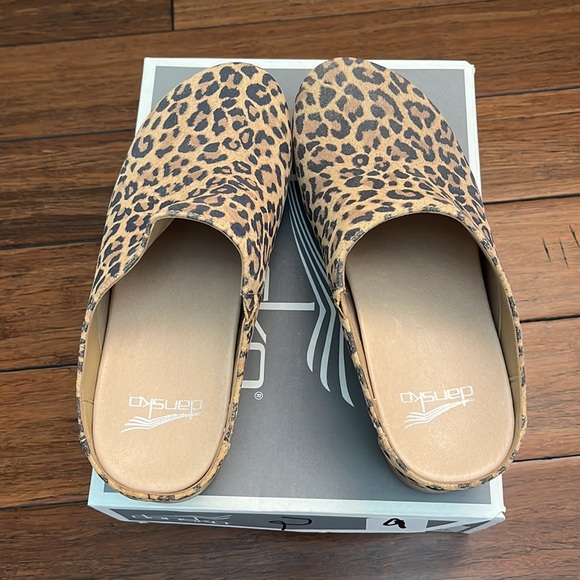 NWT! Dansko Leopard Suede Clog. Women’s size 37. - Picture 2 of 8
